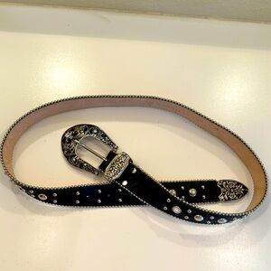 New Leatherock Black and Silver Western Belt with Star Studs. Size 36.